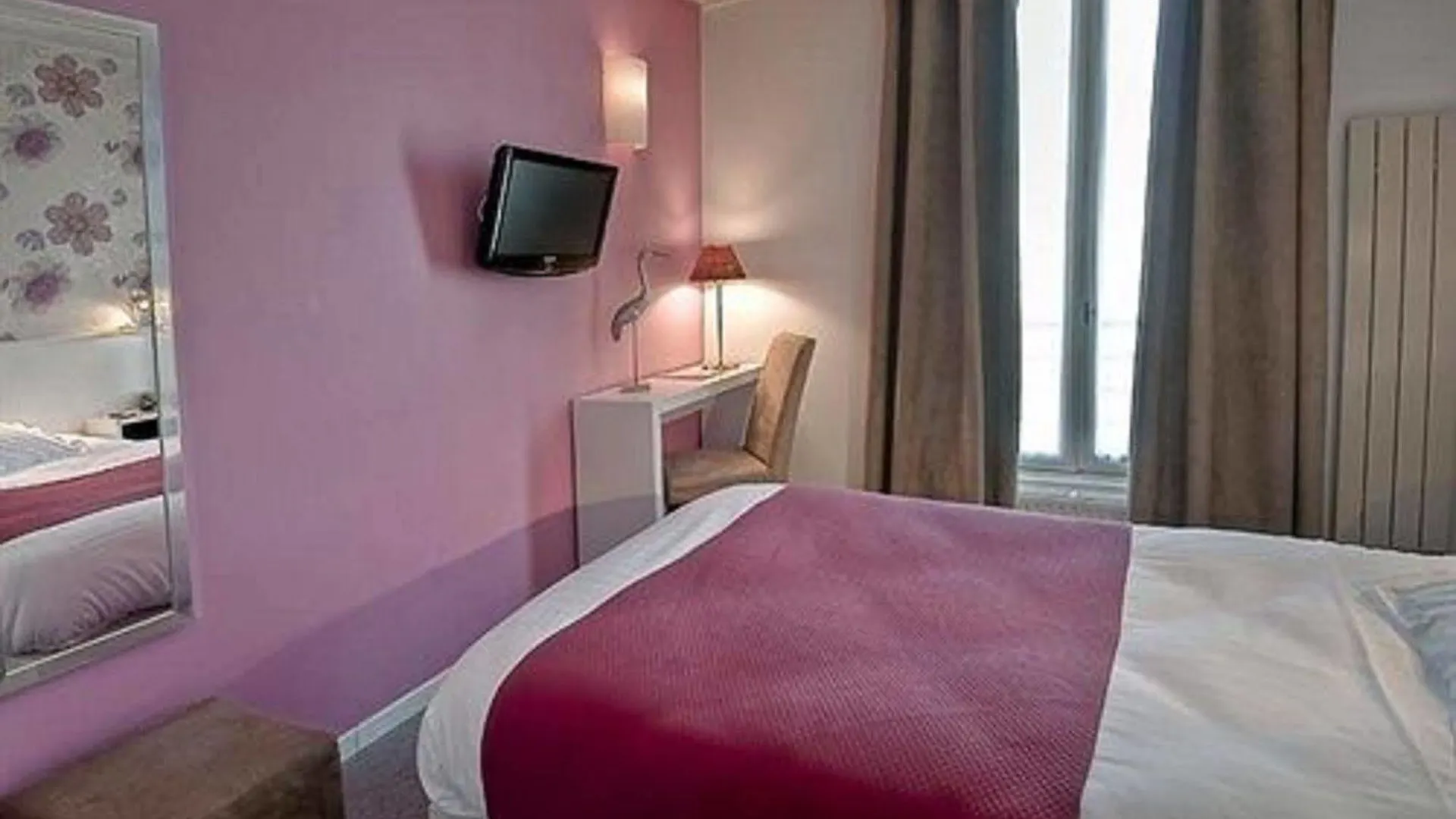 Hotel Soft Paris 3*,